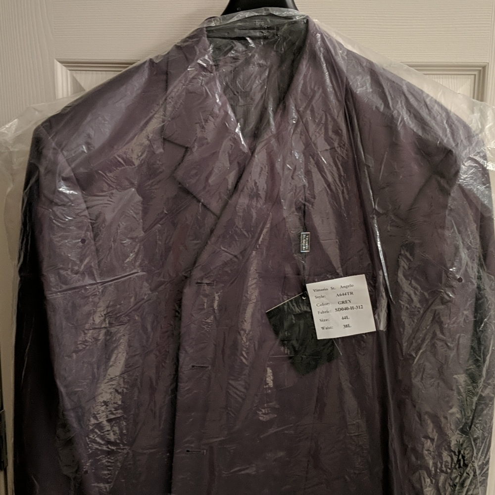 Brand new Men's Vittorio St. Angelo Gray Suit